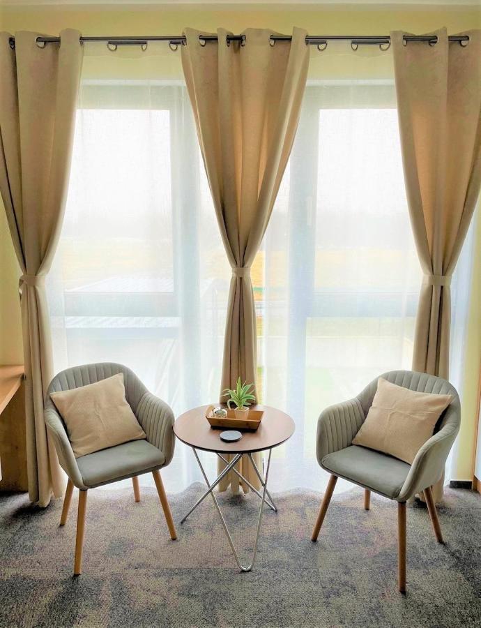 Likedaheim Apartments Rosbach vor der Hohe ภายนอก รูปภาพ