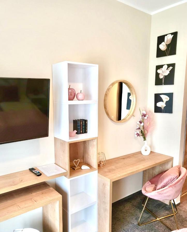 Likedaheim Apartments Rosbach vor der Hohe ภายนอก รูปภาพ