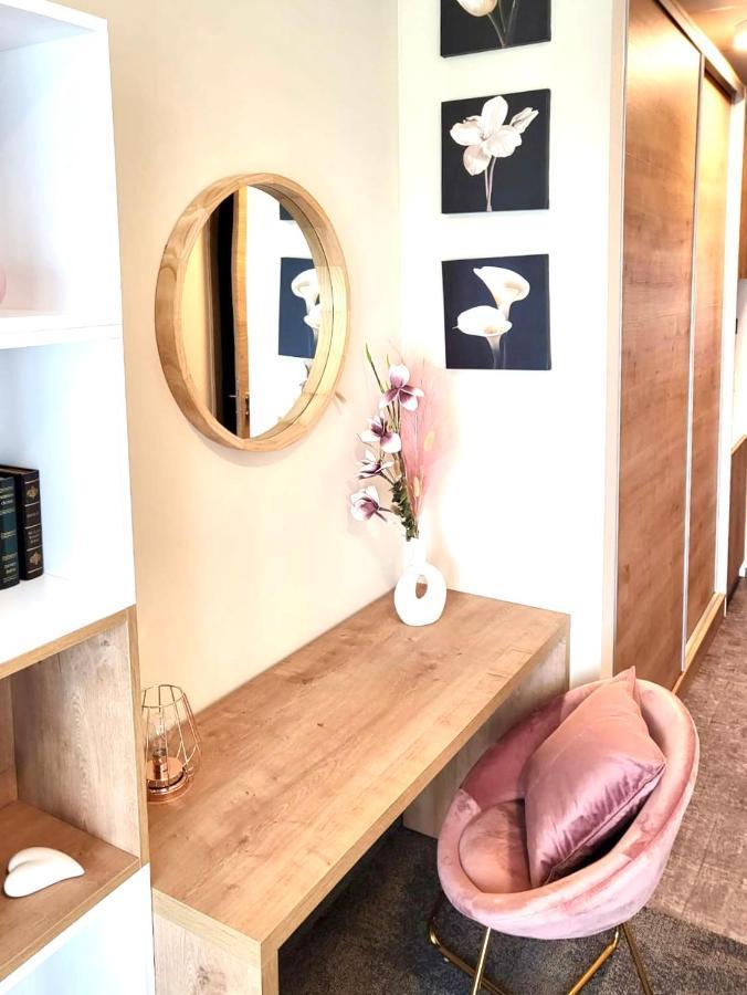 Likedaheim Apartments Rosbach vor der Hohe ภายนอก รูปภาพ