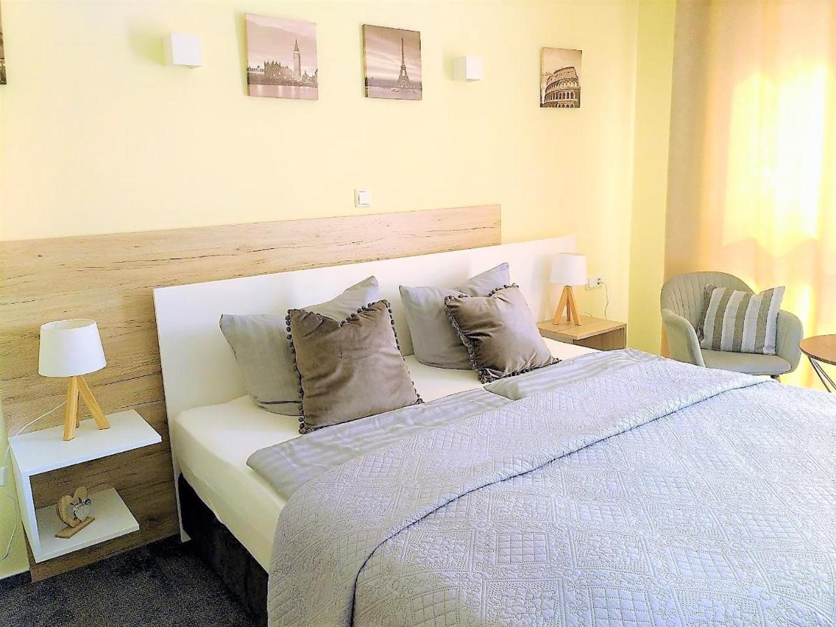 Likedaheim Apartments Rosbach vor der Hohe ภายนอก รูปภาพ