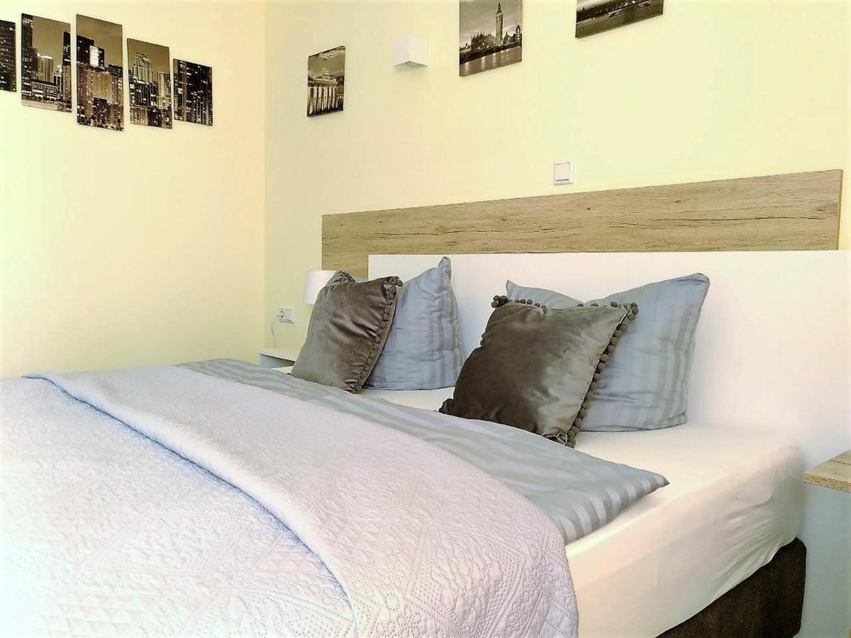 Likedaheim Apartments Rosbach vor der Hohe ภายนอก รูปภาพ